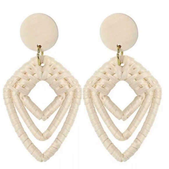 Jewelry - Diamond rattan lightweight statement earrings